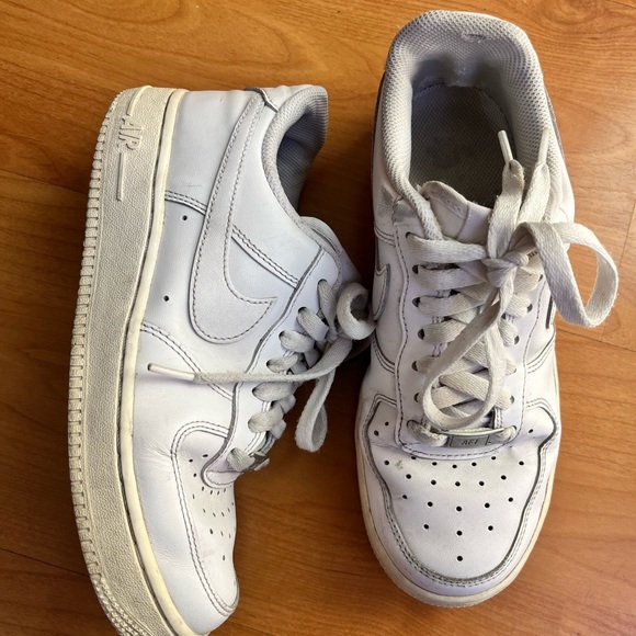 Nike White Athletic Shoes - Picture 4 of 6